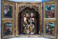 Bode-Museum — 11: Kleiner Hausaltar mit der Hl. Anna Selbdritt, Schwaben, um 1498