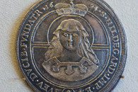 Bode-Museum — 19: Hildegard. Augsburg, Thaler, 1694