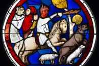 Musée de Cluny — 17: Vitraux de la Sainte-Chapelle de Paris: Le Diable et une femme. Avant 1248