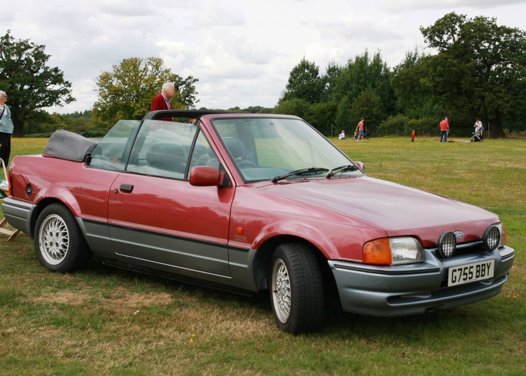 The Cars of Iain Banks: The Crow Road — Ford Escort Mk4 XR3i Cabriolet, 1990